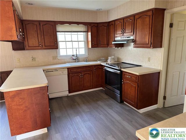 1929 Earls Court, Salisbury Twp, PA 18103