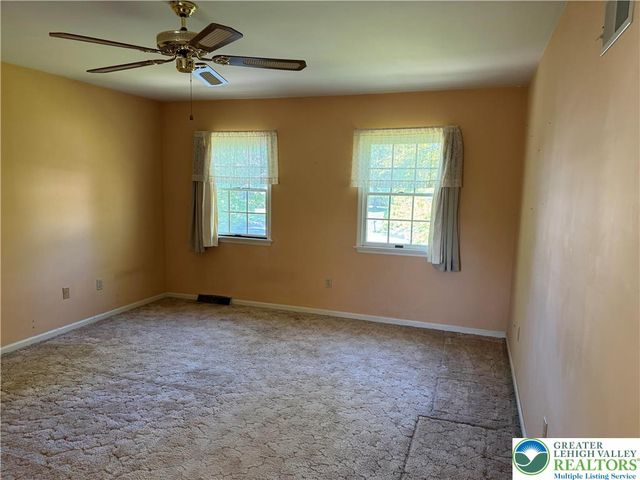 1929 Earls Court, Salisbury Twp, PA 18103