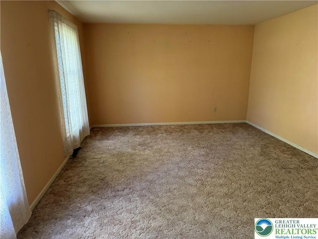 1929 Earls Court, Salisbury Twp, PA 18103