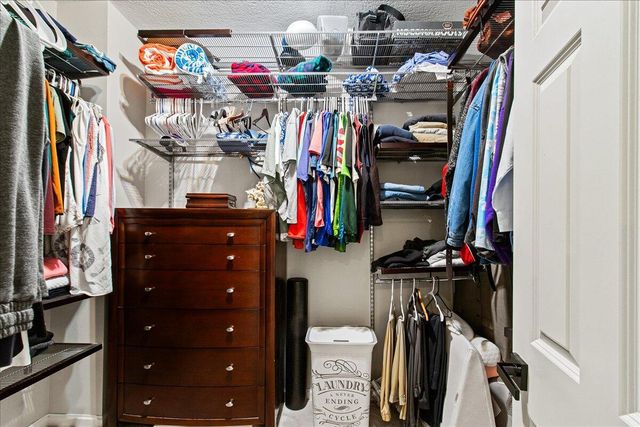 7542 Deer Valley Crossing, Powell, OH 43065