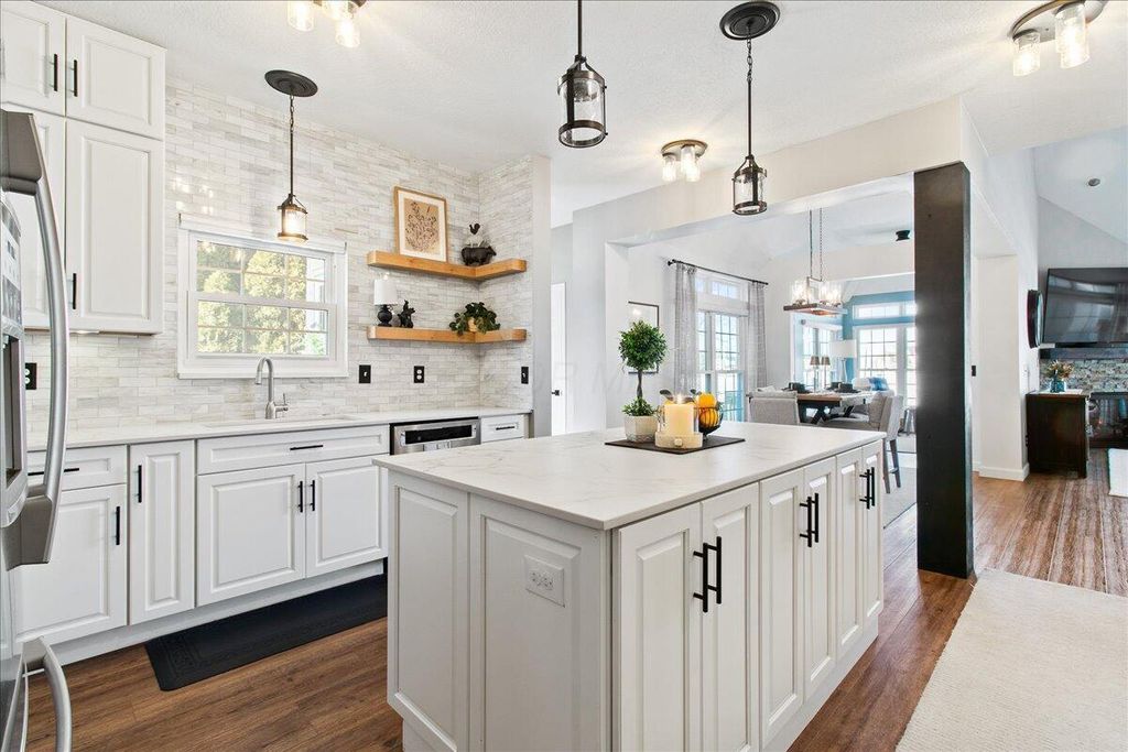 7542 Deer Valley Crossing, Powell, OH 43065