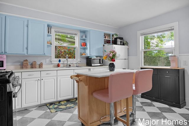 323 Robey Place SE, Grand Rapids, MI 49506