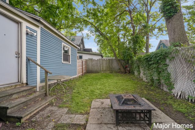 323 Robey Place SE, Grand Rapids, MI 49506