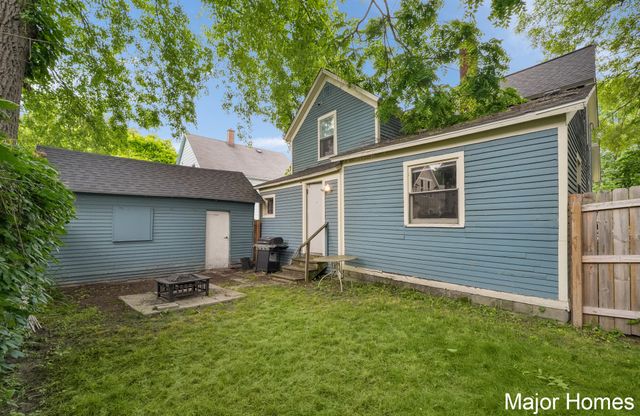 323 Robey Place SE, Grand Rapids, MI 49506