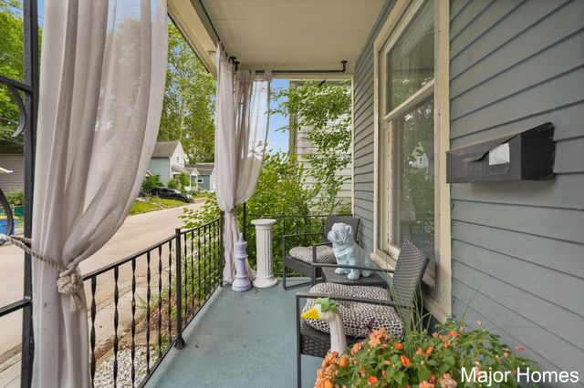 323 Robey Place SE, Grand Rapids, MI 49506