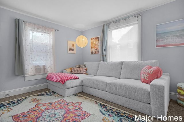 323 Robey Place SE, Grand Rapids, MI 49506