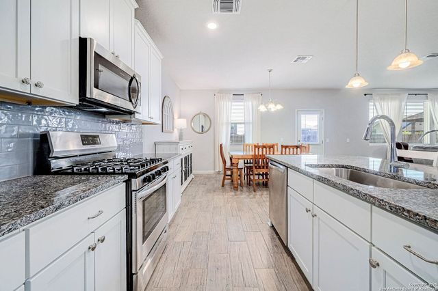 1932 Colonial, New Braunfels, TX 78130