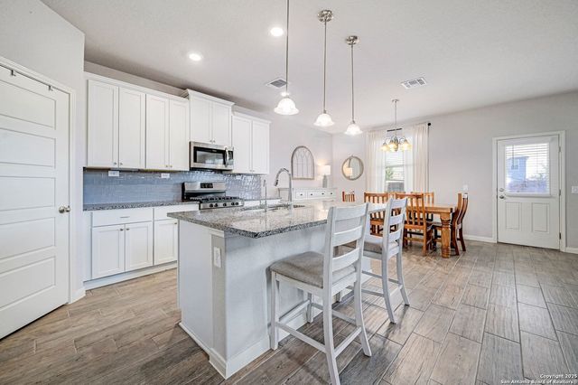 1932 Colonial, New Braunfels, TX 78130