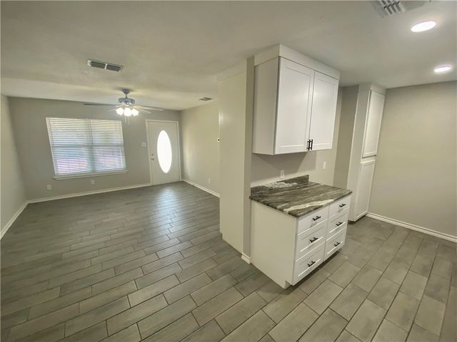3318 Charlotte Dr, Corpus Christi, TX 78418