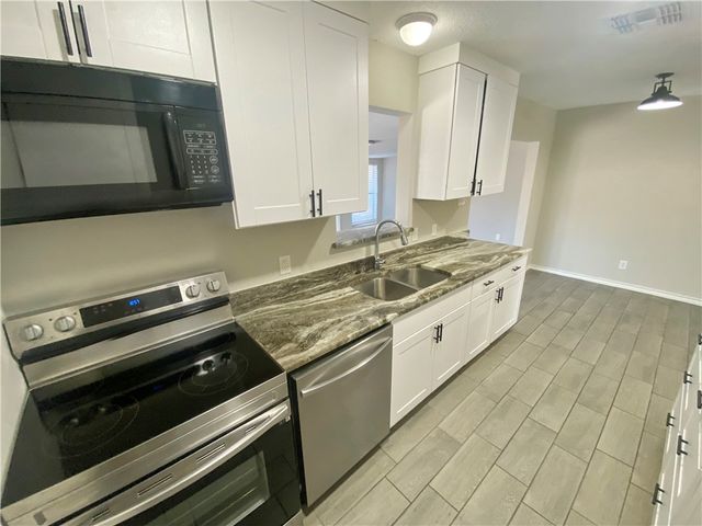 3318 Charlotte Dr, Corpus Christi, TX 78418