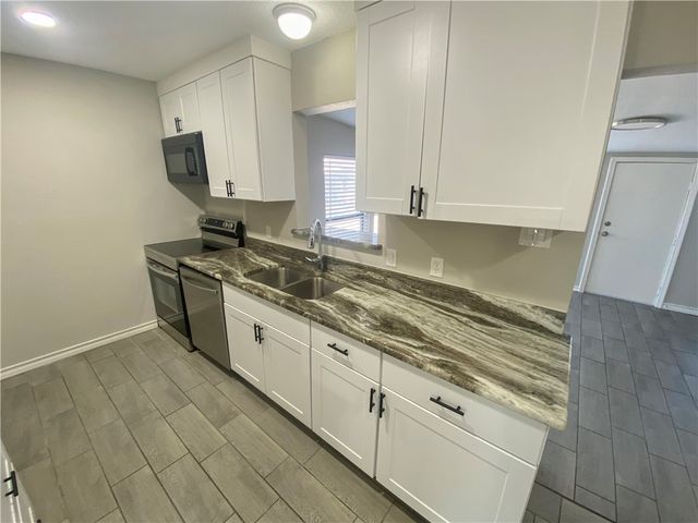 3318 Charlotte Dr, Corpus Christi, TX 78418
