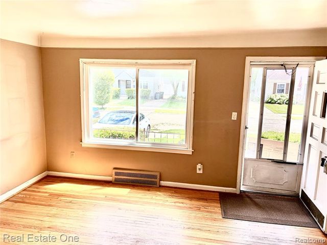 2027 Brockton Avenue, Royal Oak, MI 48067