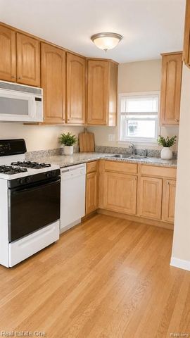 2027 Brockton Avenue, Royal Oak, MI 48067