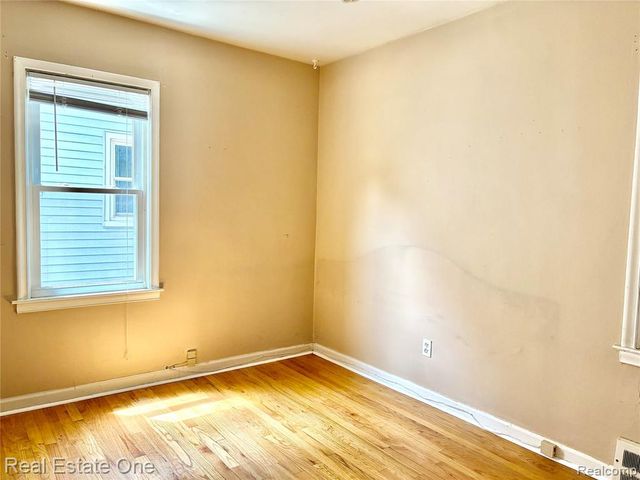 2027 Brockton Avenue, Royal Oak, MI 48067