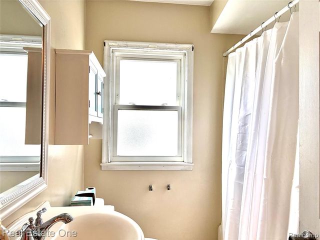 2027 Brockton Avenue, Royal Oak, MI 48067