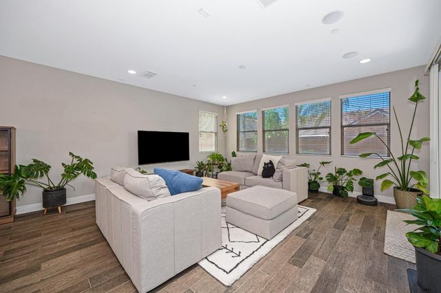 3546 Edington Dr, Rancho Cordova, CA 95742