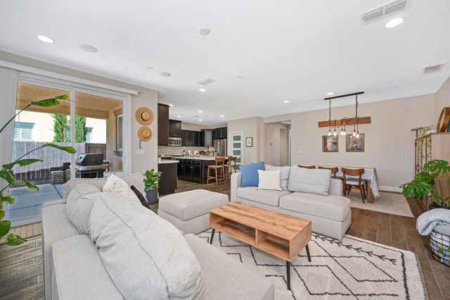 3546 Edington Dr, Rancho Cordova, CA 95742