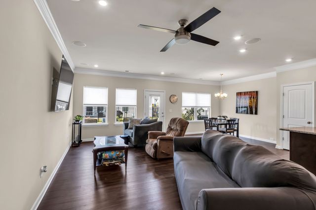 3722 Pelham Wood Dr, Murfreesboro, TN 37128