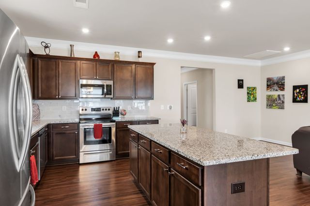 3722 Pelham Wood Dr, Murfreesboro, TN 37128