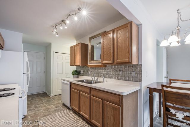 1277 Edelweiss Lane, Waterford Charter Township, MI 48327