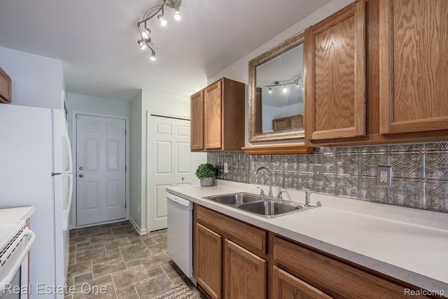 1277 Edelweiss Lane, Waterford Charter Township, MI 48327