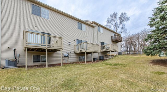 1277 Edelweiss Lane, Waterford Charter Township, MI 48327