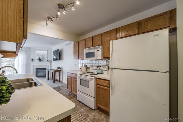 1277 Edelweiss Lane, Waterford Charter Township, MI 48327