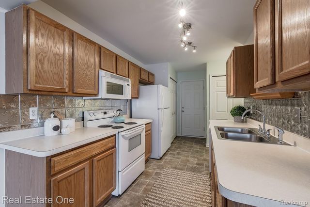 1277 Edelweiss Lane, Waterford Charter Township, MI 48327