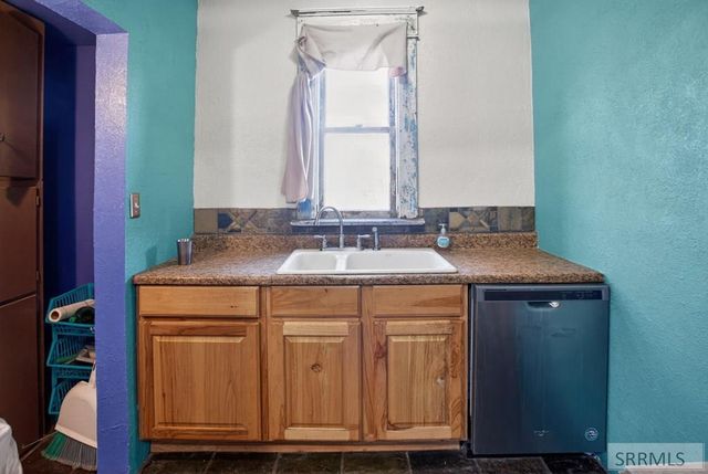 334 S 6th Avenue, Pocatello, ID 83201