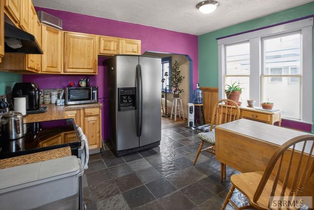 334 S 6th Avenue, Pocatello, ID 83201