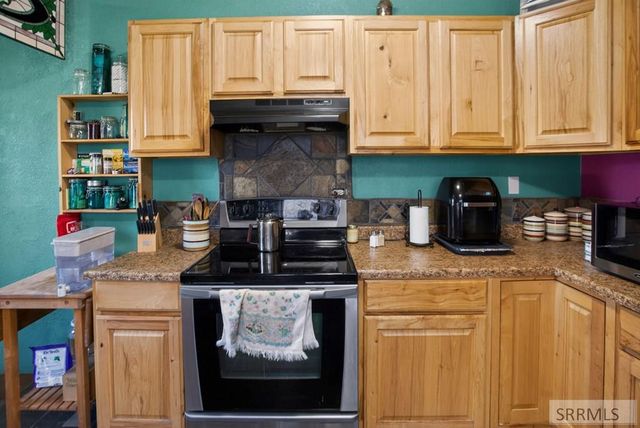 334 S 6th Avenue, Pocatello, ID 83201