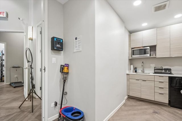 2219-23 W BELMONT Avenue, Chicago, IL 60618