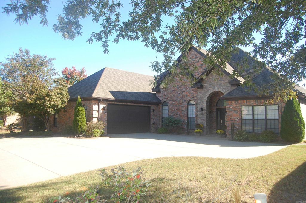 14 Bouriese Circle, Maumelle, AR 72113