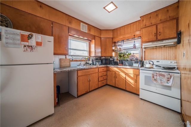 18 Auburn Avenue, Utica, NY 13501