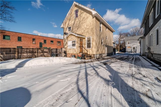 18 Auburn Avenue, Utica, NY 13501