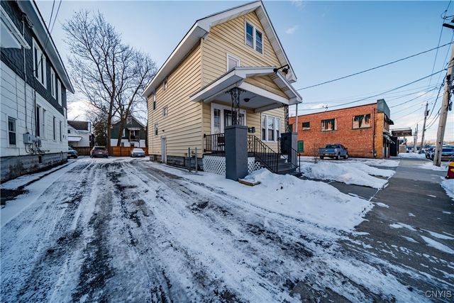 18 Auburn Avenue, Utica, NY 13501