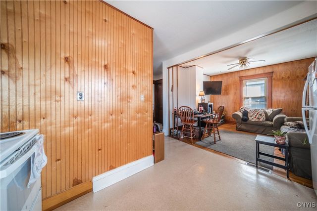 18 Auburn Avenue, Utica, NY 13501