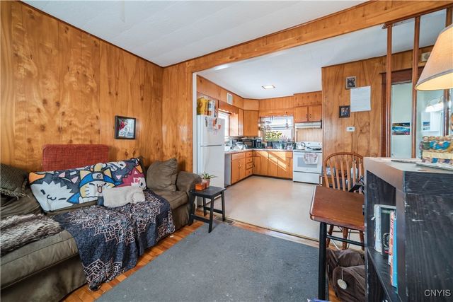 18 Auburn Avenue, Utica, NY 13501