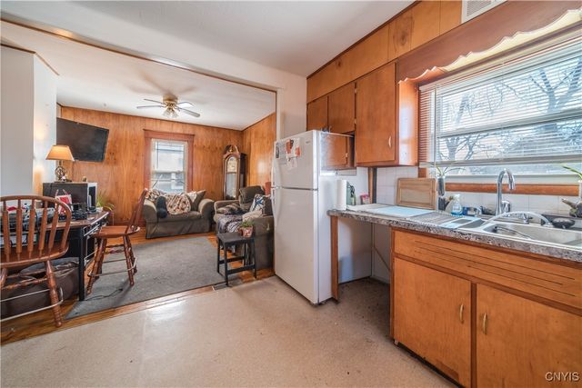 18 Auburn Avenue, Utica, NY 13501