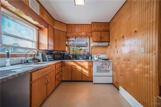 18 Auburn Avenue, Utica, NY 13501