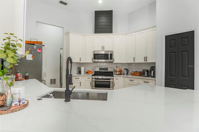 2884 MAJESTIC ISLE DRIVE, Clermont, FL 34711