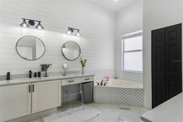 2884 MAJESTIC ISLE DRIVE, Clermont, FL 34711