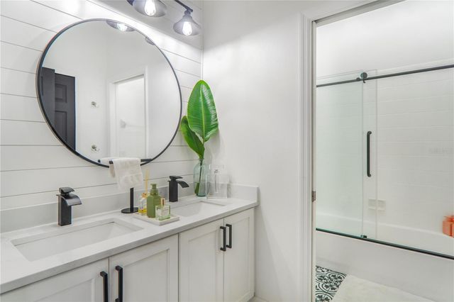 2884 MAJESTIC ISLE DRIVE, Clermont, FL 34711