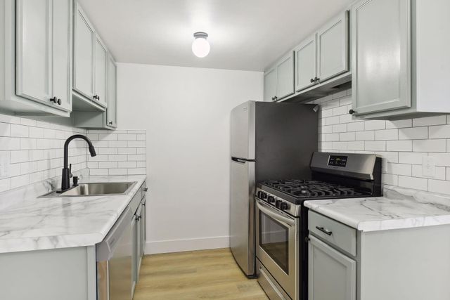 99 E 54th Street 9, Minneapolis, MN 55419