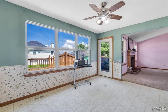 1828 Chateau Du Mont Drive, Florissant, MO 63031