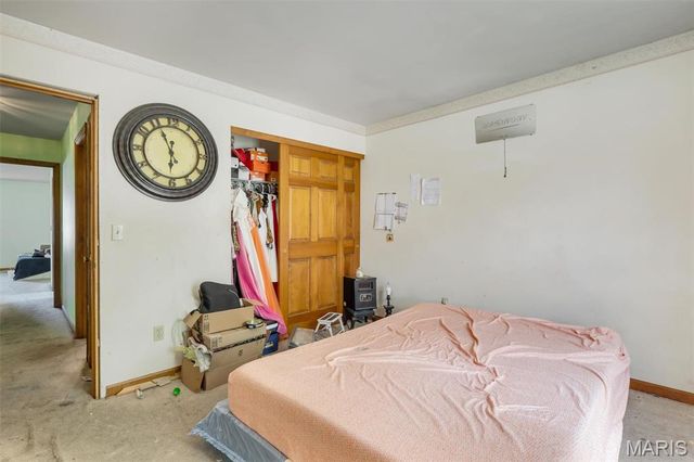 1828 Chateau Du Mont Drive, Florissant, MO 63031