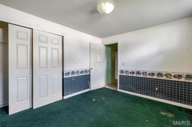 1828 Chateau Du Mont Drive, Florissant, MO 63031
