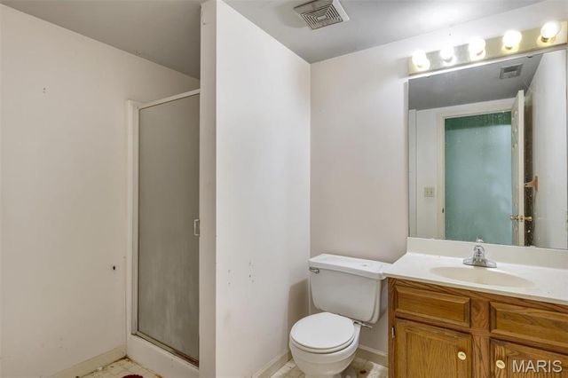 1828 Chateau Du Mont Drive, Florissant, MO 63031