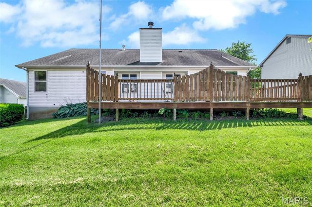 1828 Chateau Du Mont Drive, Florissant, MO 63031