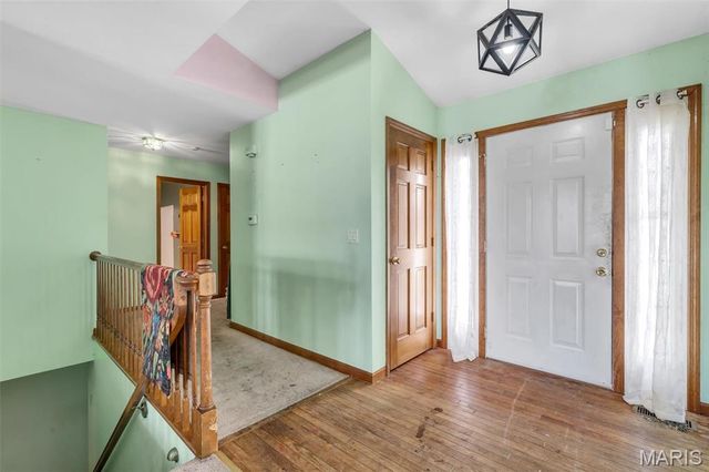 1828 Chateau Du Mont Drive, Florissant, MO 63031